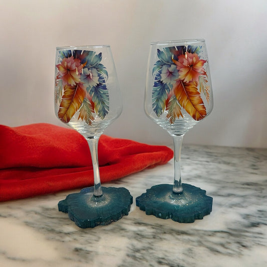 Feather design wine glasses